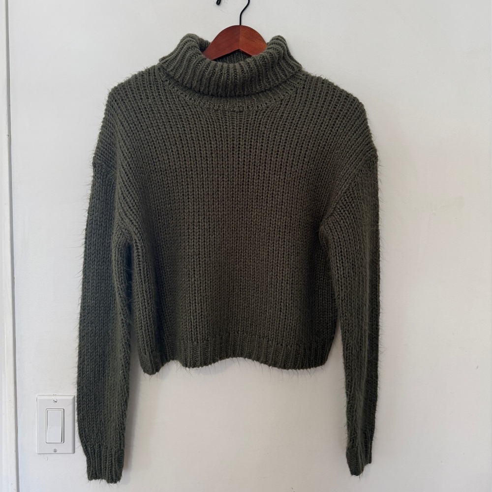 Cropped Chunky Knit Turtleneck Sweater | Forest Green